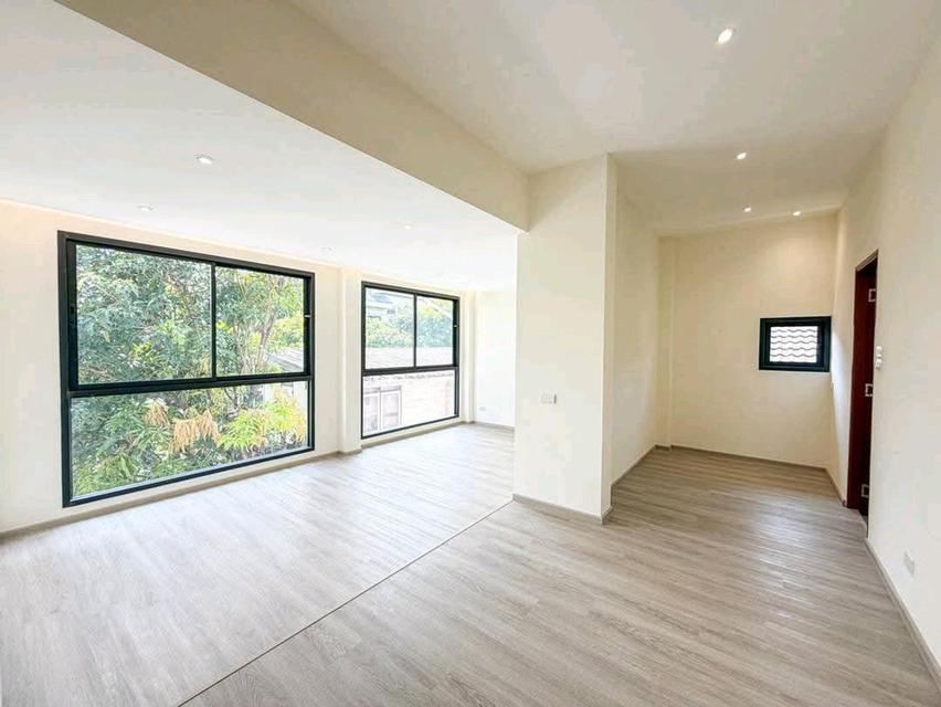 ขายบ้านเดี่ยว 2 ชั้น หลังมุม สไตล์ Modern Luxury สุขุมวิท 71 | 4 ห้องนอน พร้อมห้องนอนชั้นล่าง | สงบเป็นส่วนตัว | เดินทางสะดวก 19