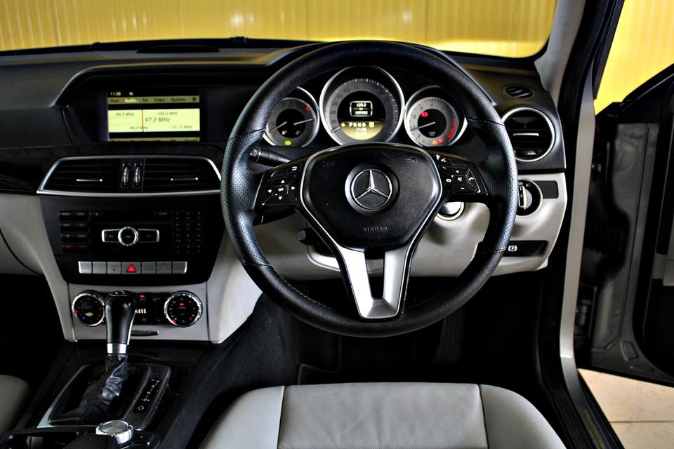 Mercedes-Benz C250 CGI Avantgarde Facelift (W204) ปี 2012 สีเทา รูปที่ 14