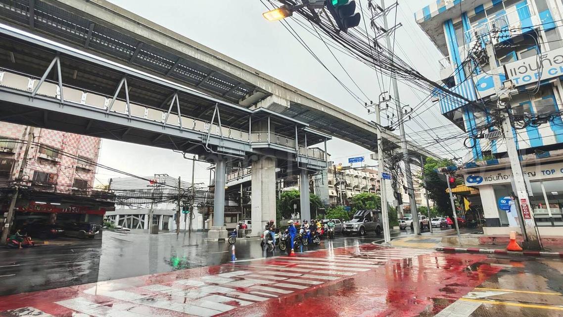 อาคารพาณิชย์ 3 ชั้นครึ่ง ติดรถไฟฟ้า MRT สถานีลาดพร้าว 101 18