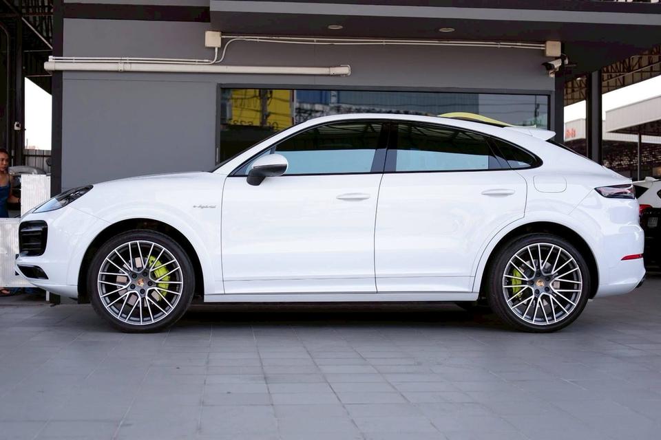 Porsche Cayenne Coupe E-Hybrid 3.0 V6 Turbo 2020 สีขาว รูปที่ 6