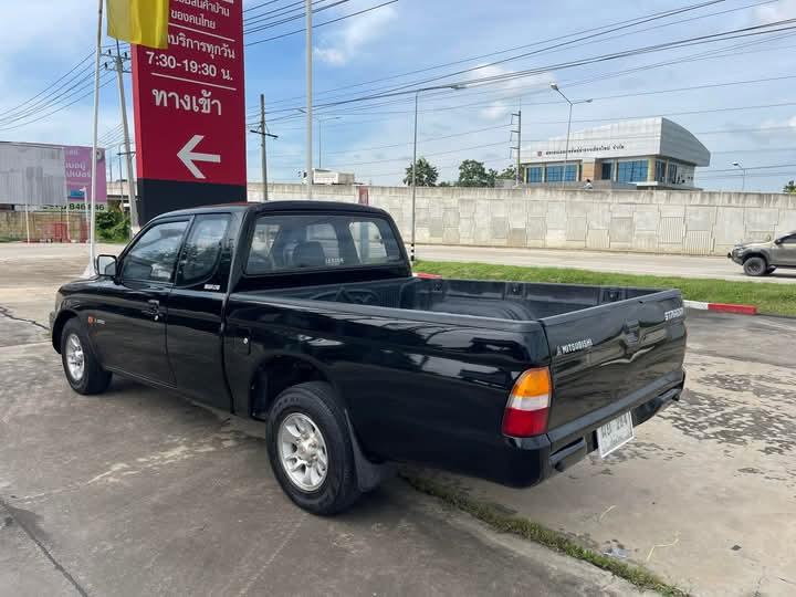 Mitsubishi L200-Strada สีดำ  5