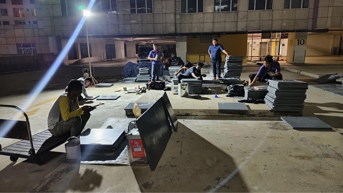 Reinstatement demolition contractor responsible for dismantling office spaces in order to return the premises to the landlord / รับรื้อถอนสำนักงาน