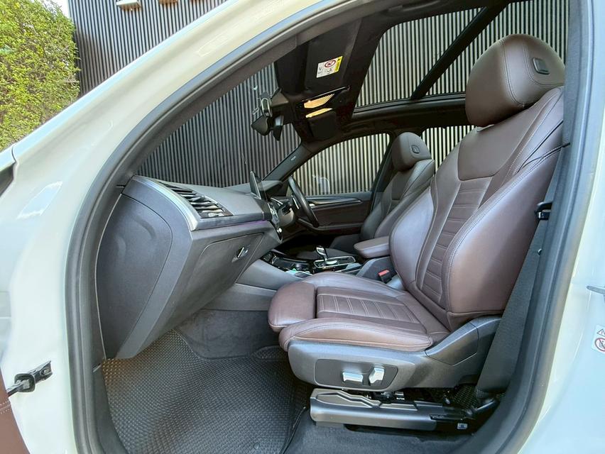 BMW X3 xDrive20d M Sport ปี 22  รถบ้านมือเดียวป้ายแดง สภาพสวยพร้อมใช้ 12