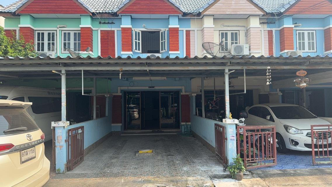 ให้เช่าทาวเอ้าส์หมู่บ้านวรางทอง ข้างซอยร้านข้าวต้มบาทเดียว ติดตลาดยิ่งรวย ใกล้นิคมอมตะนคร 2