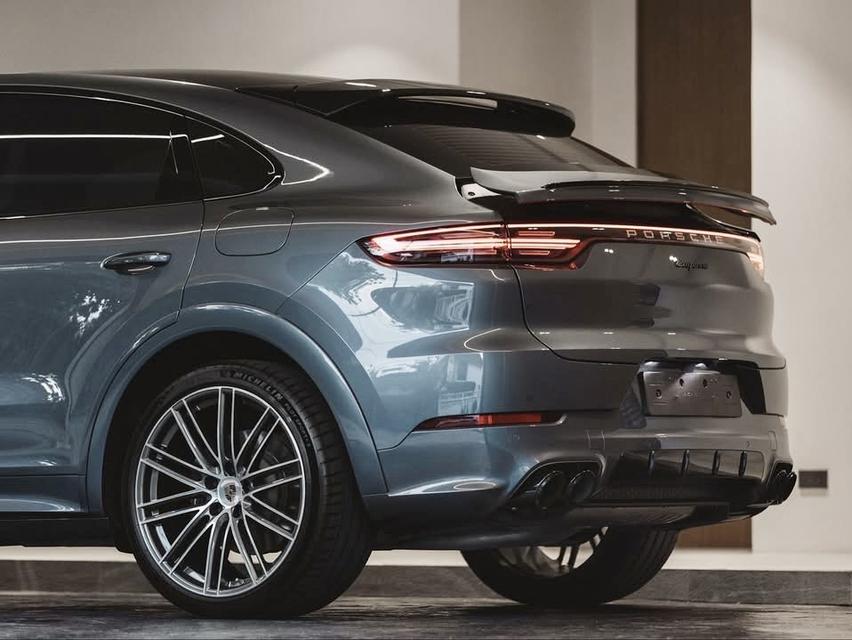 Porsche Cayenne Coupe (Full Option)