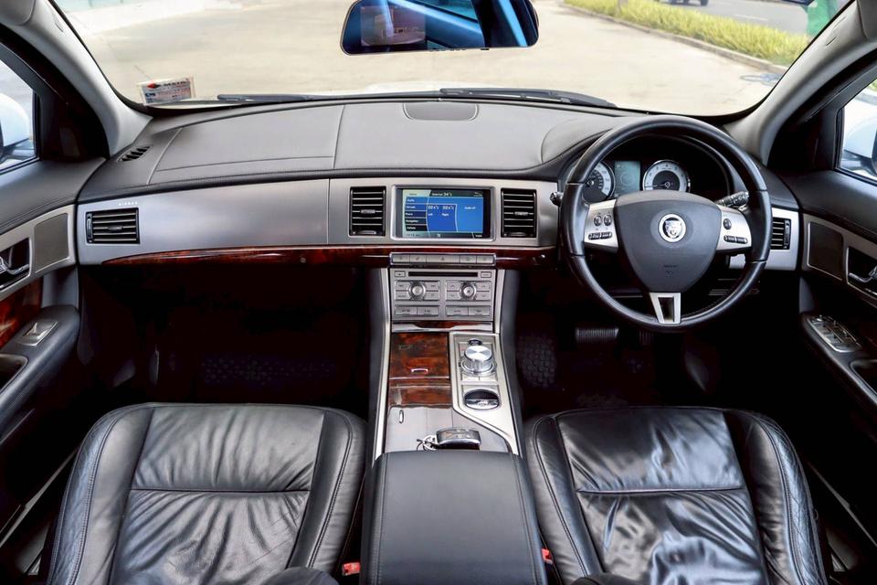Jaguar XF 3.0 Premium Luxury ปี 2011 🇬🇧 แรงหรู ดูดีในราคาที่เอื้อมถึง! 12