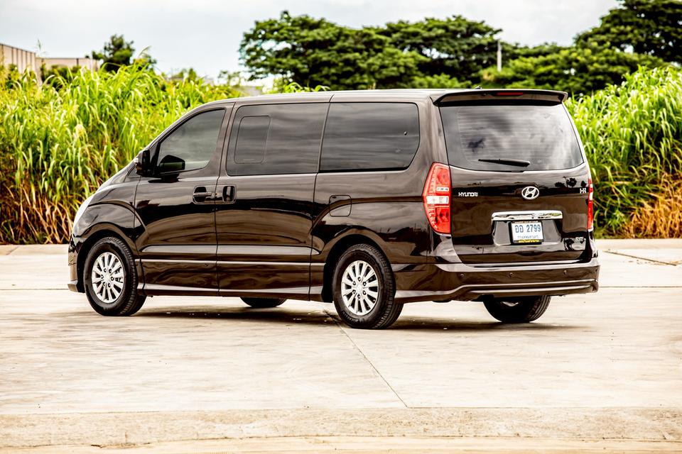 Hyundai H-1 ELITE 2.5 ดีเซล ปี 2016 สีน้ำตาล มือเดียวป้ายแดง  9