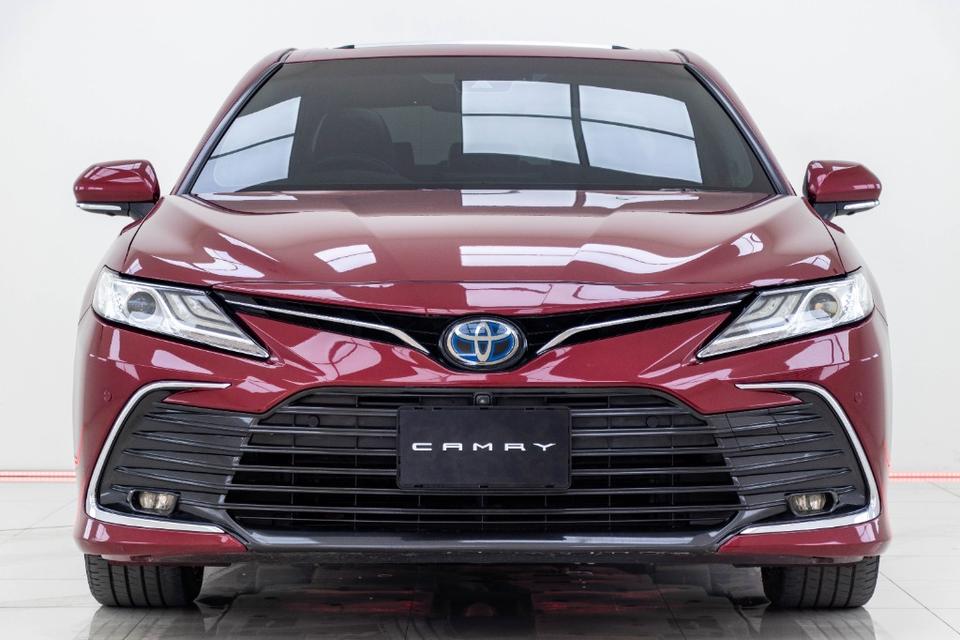 TOYOTA CAMRY 2.5 HEV PREMIUM LUXURYเกียร์ AT ปี 2022 สีแดงเลข​ไมล์  123,981 กมราคา 959,000 บาทโทร 0929699899 6B407 รูปที่ 2