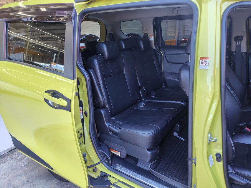Toyota Sienta 1.5 G AT  9