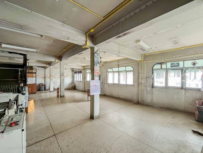 ขาย ตึกแถว 4 คูหา 57 ตรว 4 ชั้นครึ่ง  เดินไป MRT  สถานี ลาดพร้าว 101 ได้  เหมาะทำโรงงาน มีใบรง 3