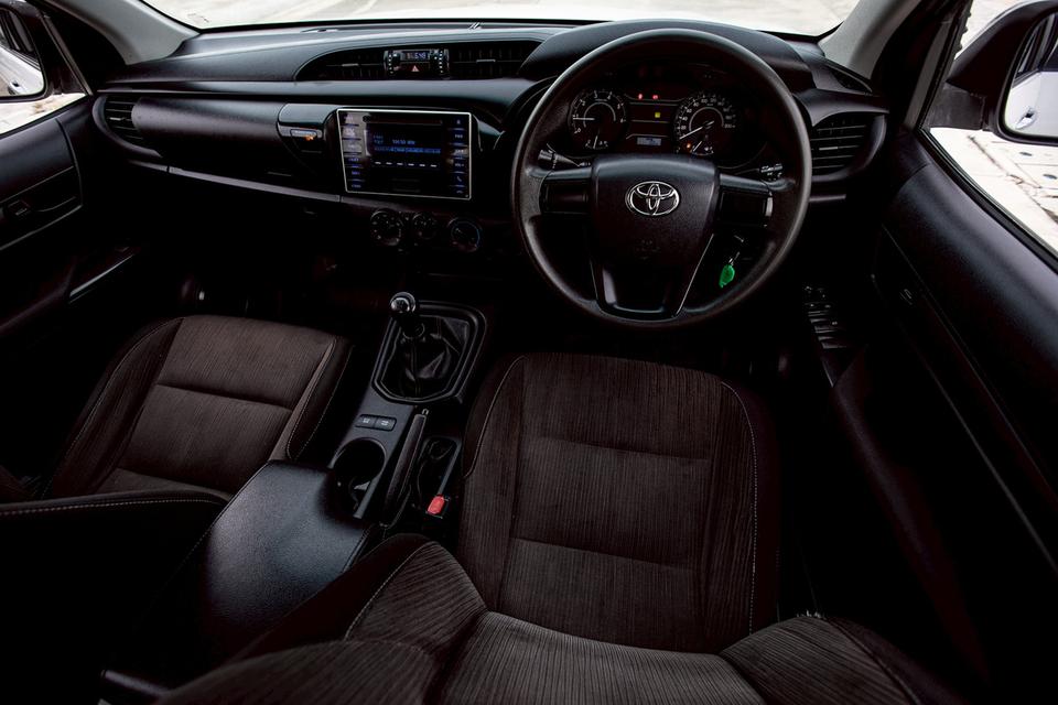 TOYOTA HILUX REVO 2.4 E DOUBLE CAB สีขาว ปี 2018  16
