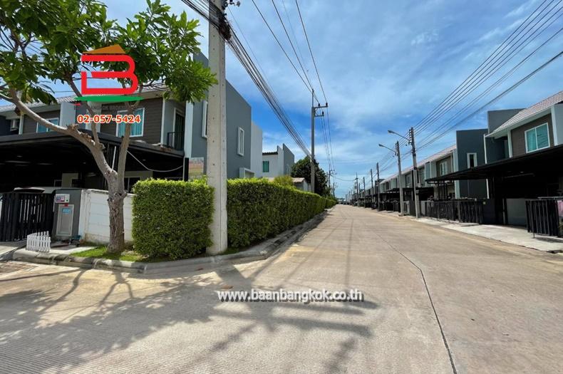 ทาวน์เฮาส์ อารียา เดอะคัลเลอร์ รังสิต คลอง4 เฟส 2 เนื้อที่ 20.4 ตรว. ถนนลำลูกกา ต.ลาดสวาย อ.ลำลูกกา จ.ปทุมธานี 10