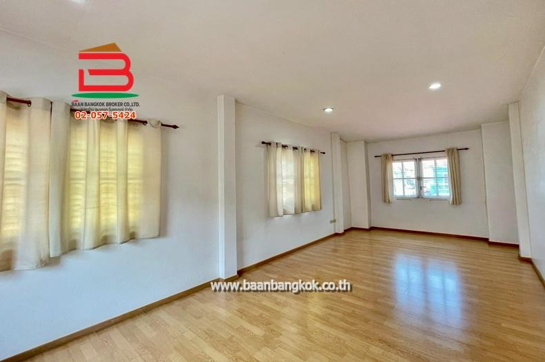 บ้านเดี่ยว หมู่บ้าน ลัลลี่วิลล์ (ซอยลำลูกกา 43) เนื้อที่ 61.1 ตรว. ถนนลำลูกกา ตำบลลาดสวาย อำเภอลำลูกกา จังหวัดปทุมธานี 9