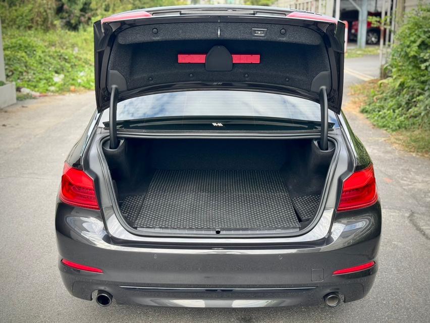 Bmw 530e Elite ปี 2020 วิ่ง 5x,xxx km Bsi : 28/7/2026 (120,000 km) Warranty: 28/7/2025 (200,000 km)