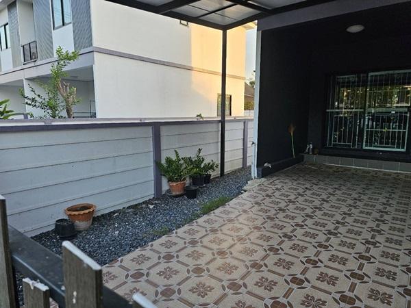 ขายด่วน บ้านทาวเฮ้าส์ หมู่บ้านศิวาลัย บางสมัคร บางปะกง ฉะเชิงเทรา สภาพใหม่ เนื้อที่ 42 ตรว. โทร 0632359638 3