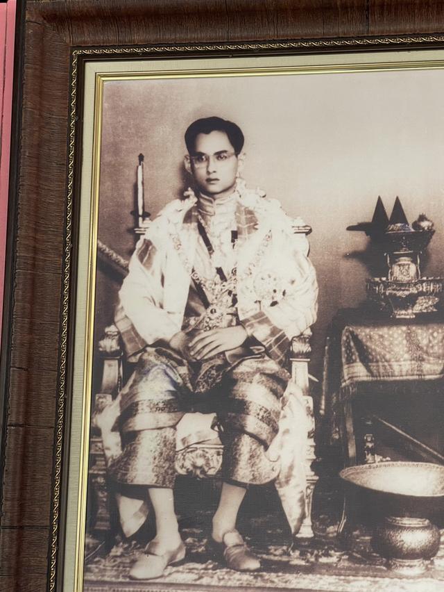 กรอบรูปในหลวงรัชกาลที่9 วันราชาภิเษกสมรส ณ วังสระปทุม กรอบใหญ่ 2