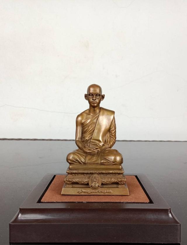 567.พระบรมรูปในหลวงทรงผนวช พลังแผ่นดิน ปี 2554 พร้อมกล่องเดิมแท้