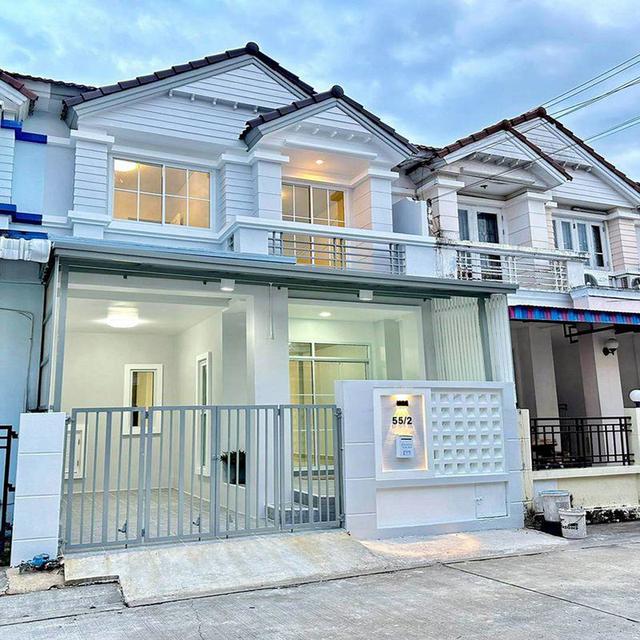 ขายทาวน์เฮ้าส์ รีโนเวทใหม่ เนื้อที่ 18.3 ตร.ว  หมู่บ้านทิพย์พิมานการ์เด้น บ้านกล้วย-ไทรน้อย หลังบ้านไม่ชนใคร 2