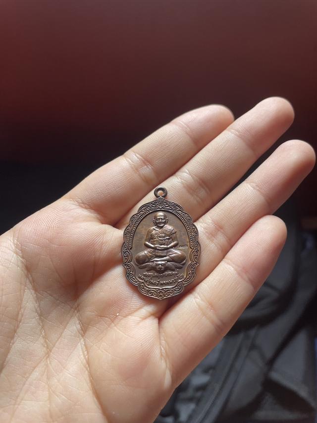 เหรียญพรหมบุตร หลวงปู่หงษ์ รุ่นนั่งรวย ปี2546