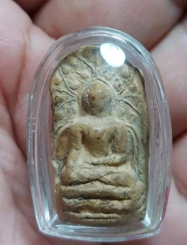 พระดินเลี่ยมเก่า