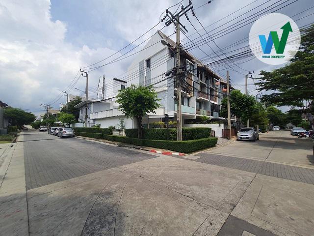ขายถูก ทาวน์โฮม 4 ชั้น หลังมุม ติดถนนสุขุมวิท 77 เหมาะสำหรับทำออฟฟิศ สำนักงาน ใกล้ Airport Link หัวหมาก 9