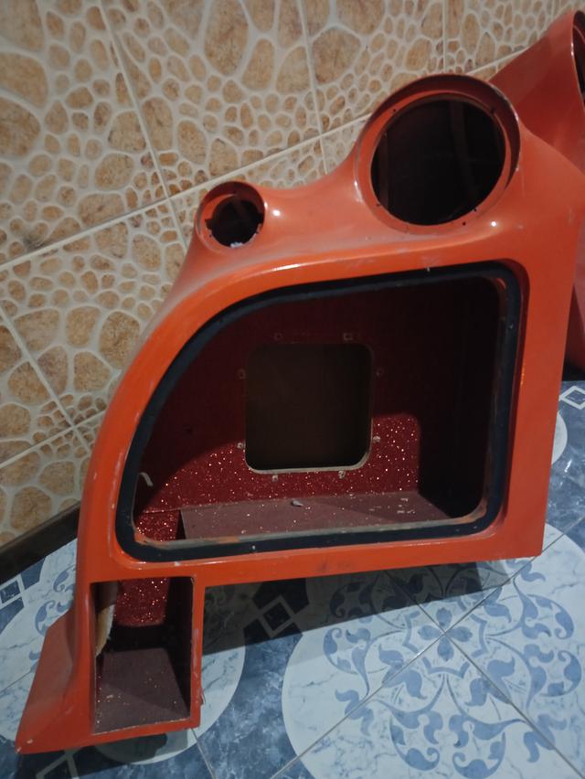 ตู้ลำโพงวางรถยนต์กระบะแคป ไฟเบอร์+ไม้อัด ซับสี่เหลี่ยม+กลาง8นิ้ว 2