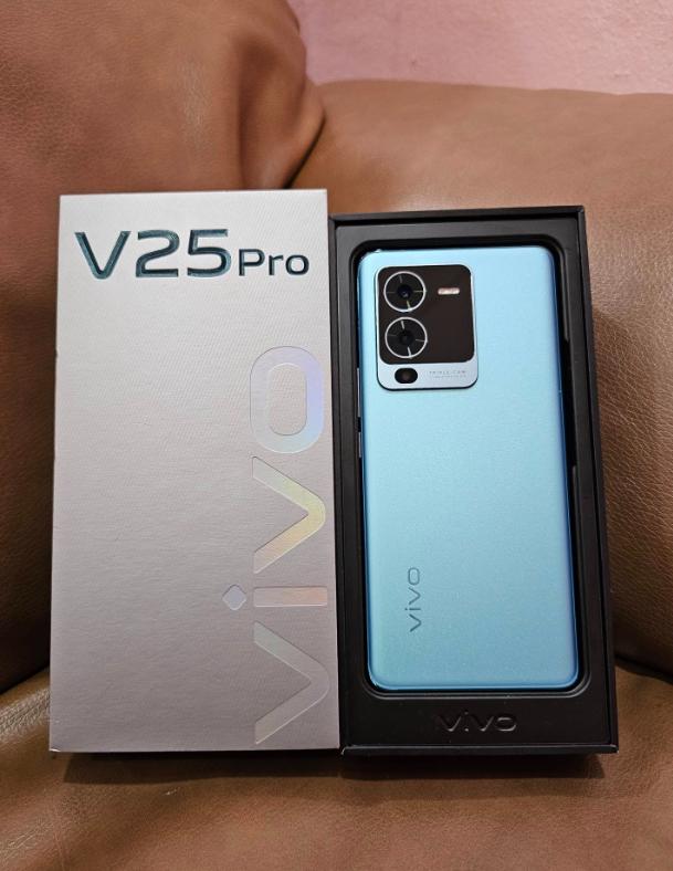 Vivo V25 สีฟ้า