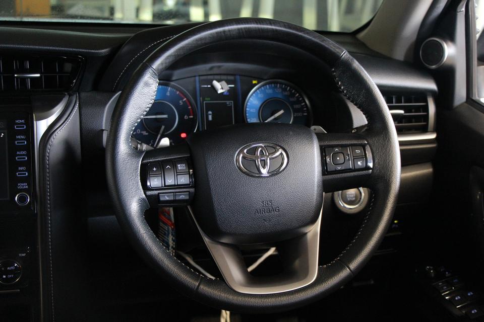 รหัสรถ TKG1861 TOYOTA FORTUNER 2.4 LEADER V ปี 2022 6