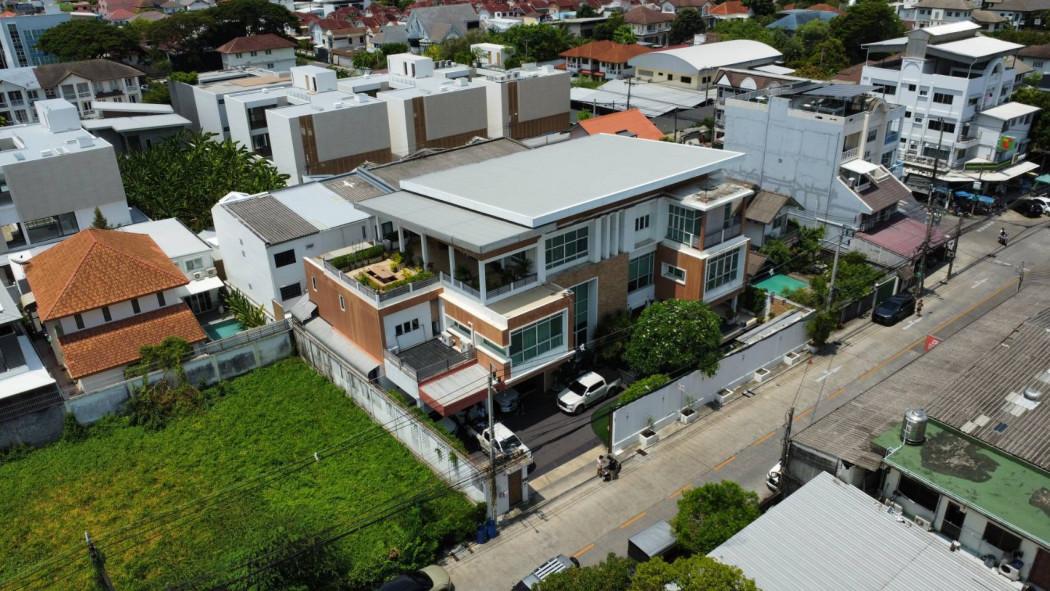 ขายบ้านเดี่ยว 3 ชั้น ขนาด 200 ตร.ว. ซอยนาคนิวาส 37 ใกล้เซ็นทรัล อีสต์วิลล์ 1