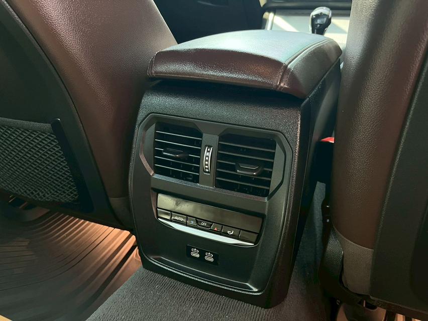 BMW 330e 2.0 M Sport รถปี 2020 จดทะเบียน ปี 2022 18