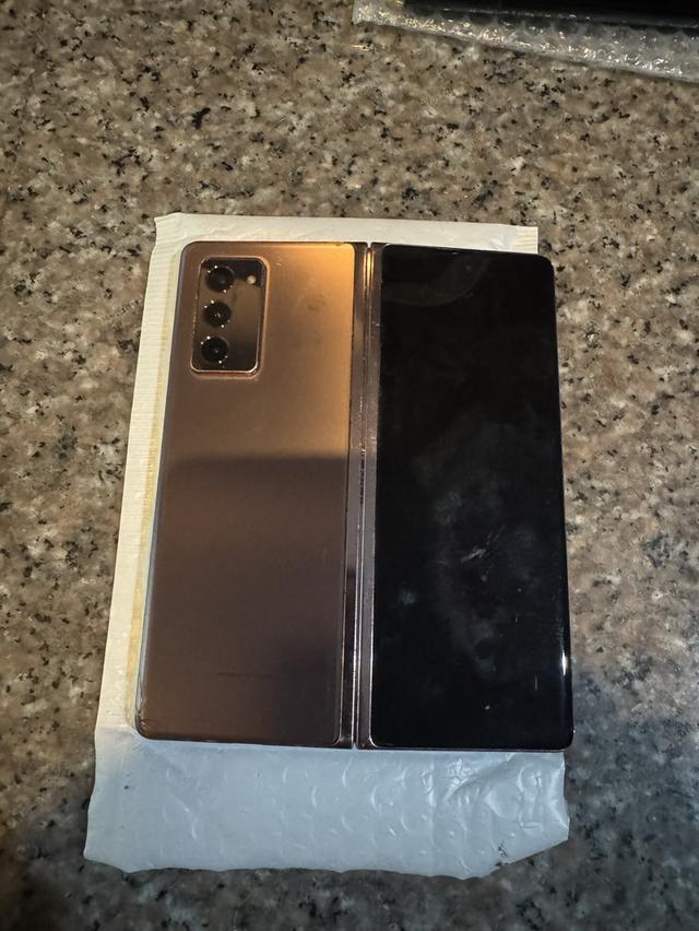 ขายSamsungFold2สีRose Gold256กิ๊กจอสวยกิ๊กไม่มีจุดไม่มีเส้นสภาพนี้หายากมากถูกๆ 2