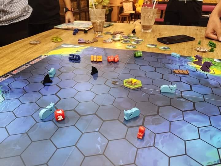 Survive (The island) Board game 2