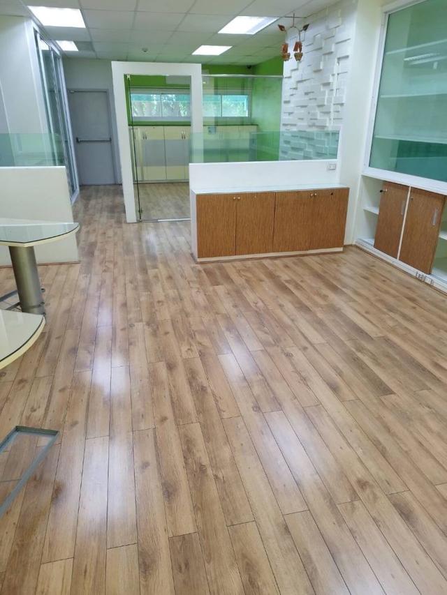 ขายอาคารสำนักงาน 5 ชั้น ซ.รัชดาภิเษก18 ใจกลางเมือง เดินทางสะดวก ใกล้สถานีรถไฟฟ้าสุทธิสาร 5