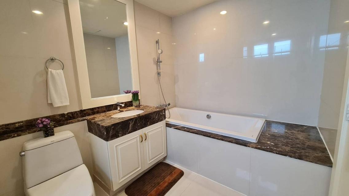 Penthouse duplex for rent, 22nd-23rd floor, Piyathip Place, Sukhumvit 39. Excellent location, convenient transportation, near ASB International School 13