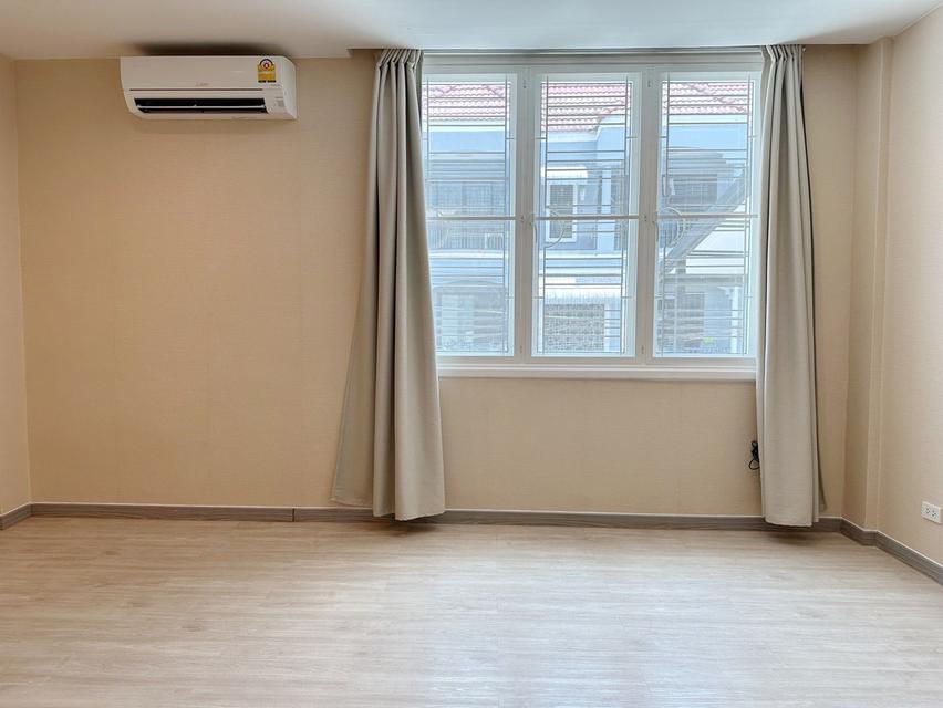 🏡 ขายทาวน์เฮ้าส์ 3 ชั้น 4 ห้องนอน 170 ตร.ม. ใกล้ MRT ห้วยขวาง รัชดา | ฟังก์ชันครบ พร้อมอยู่ เดินทางสะดวก 3