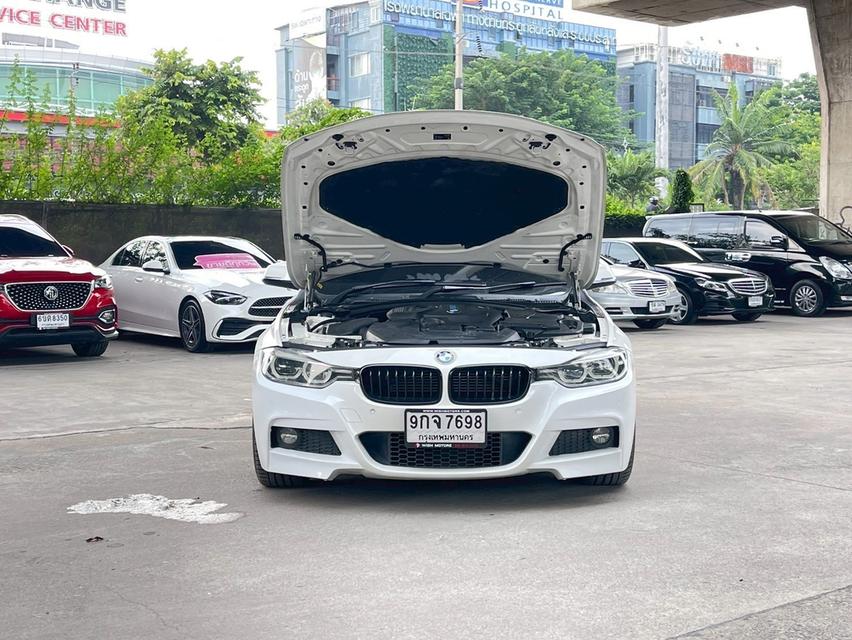 รหัสรถ WMT7698 BMW 330e M Sport LCI ปี 2018 จด 2022 17