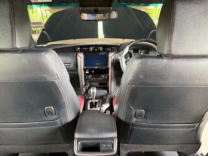 Toyota Fortuner 2.8 Legender 2WD AT ปี 2022 18
