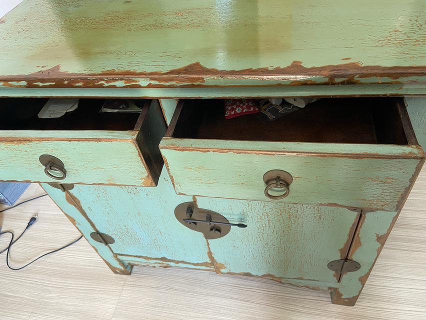 ตู้โชว์โบราณ ของตกแต่งล้ำค่าแบบจีน 