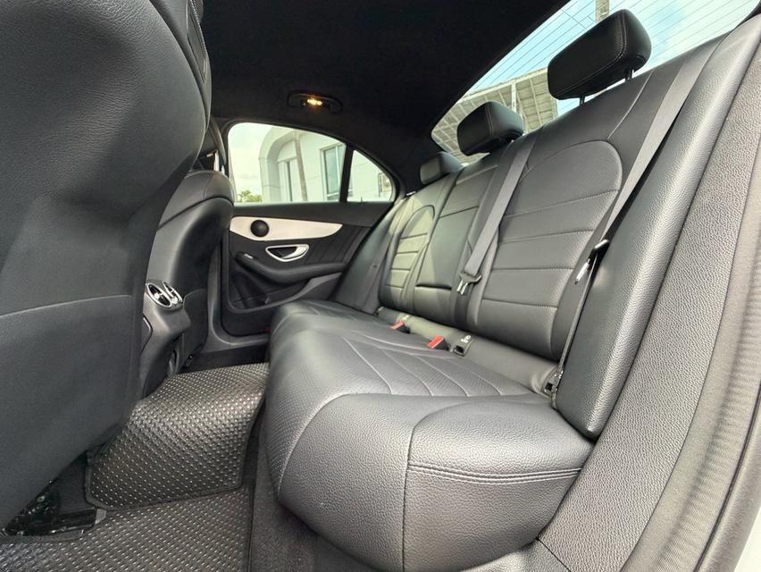 Mercedes Benz C300e AMG Sportปี 2020 ไมล์ 45,xxx kmราคา 899,000 บาท รูปที่ 9