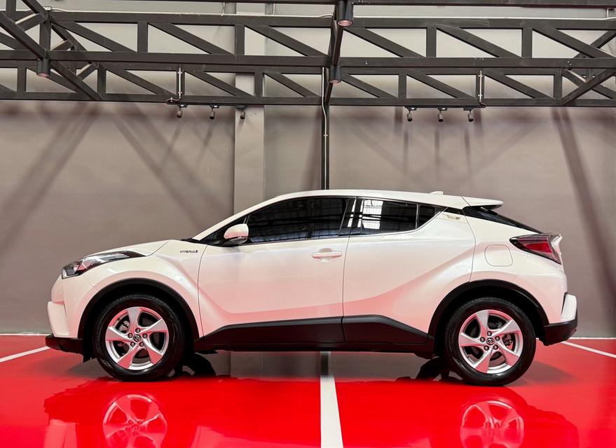 2019 TOYOTA CHR HV HI รถมือเดียวออกป้ายแดง รถวิ่งน้อย เข้าศูนย์ตามระยะ รถไม่เคยมีอุบัติเหตุครับ รูปที่ 5