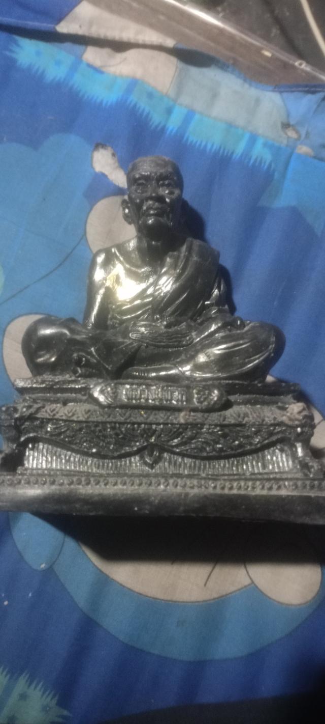 หลวงปู่ทวด ใต้ฐานฝังดิน