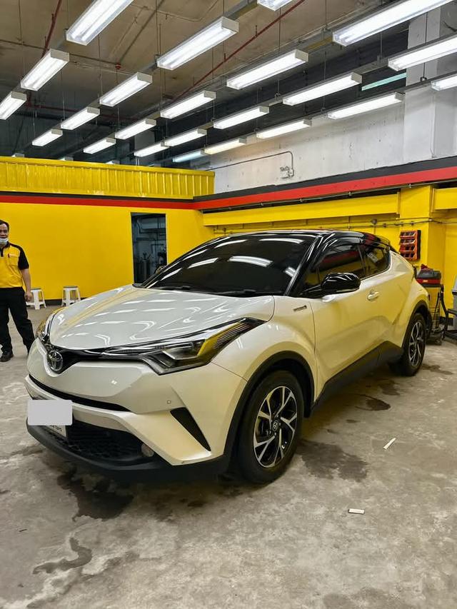 Toyota CHR สีขาว สภาพใหม่ๆ 7