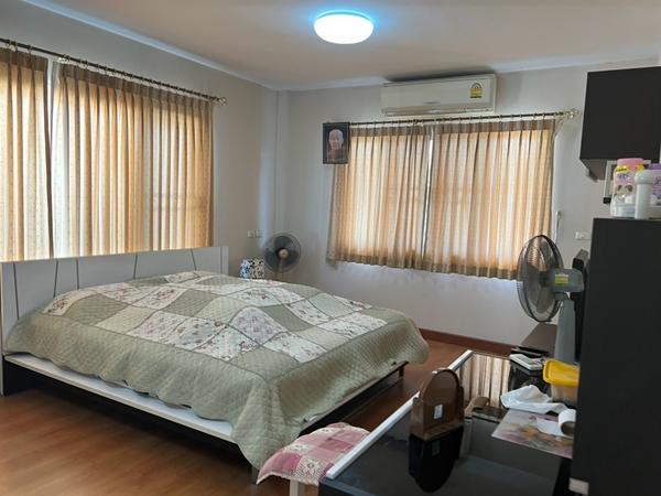 ขายเพียง 6.5ล้านบาท บ้านเดี่ยว2ชั้น สภาพพร้อมอยู่ ร่มรื่น สงบ เพื่อนบ้านน่ารัก ไม่เคยปล่อยเช่า เนื้อที่58.6ตรว. 12