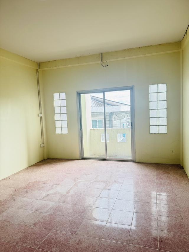 ทาวน์โฮม 2 ชั้น อ.เมือง จ.นครราชสีมา ทางเข้าโรงเรียนอุบลรัตน์  10