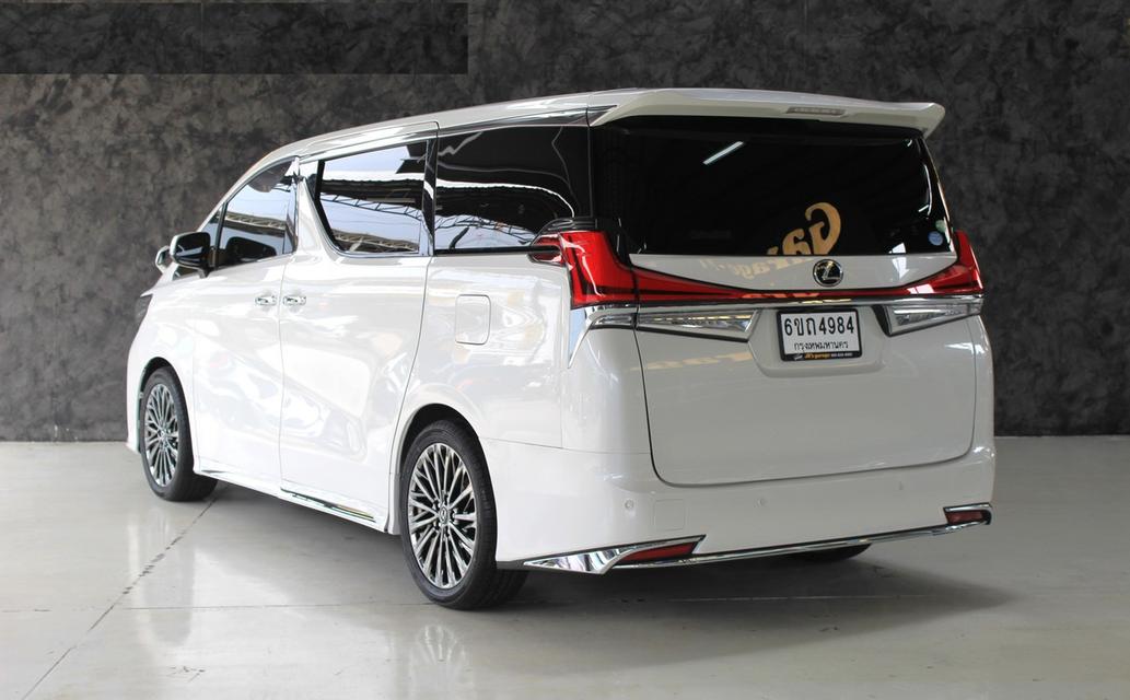 รหัสรถ JRS1984 Toyota Vellfire 30 ปี 2017 สีขาว กับชุดแต่ง 1:1 เป็น Lexus LM