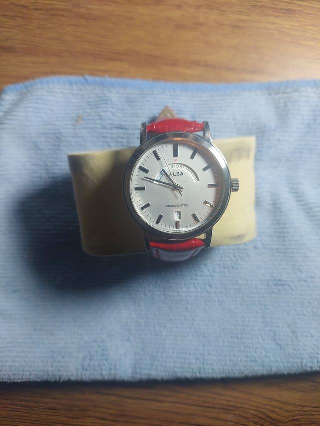 นาฬิกา alba quart สายสีแดงหนังแท้ รูปที่ 2
