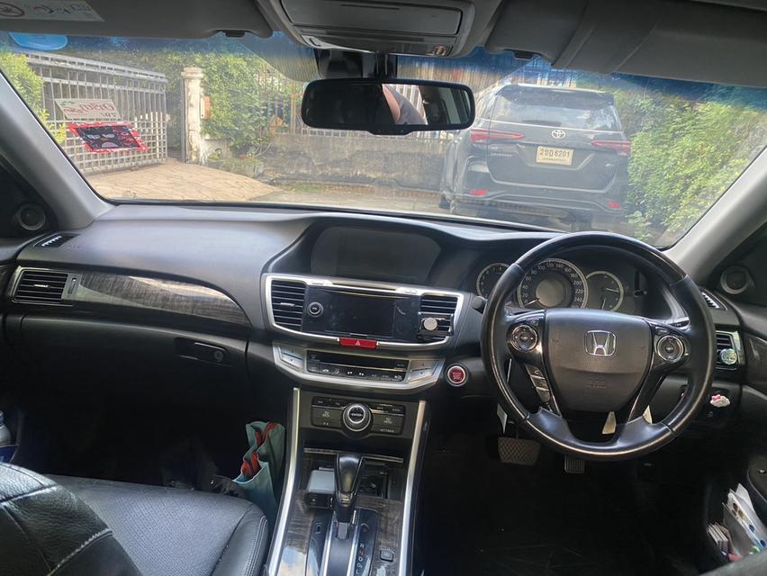 รถบ้านแท้ 100% มือเดียวออกห้าง รถเดิมๆ Honda accord 2.0 navigator รับประกันไม่มีชนหนัก จมน้ำ ผู้หญิงใช้ ไมล์น้อย เข้าศูนย์ตามระยะ 7