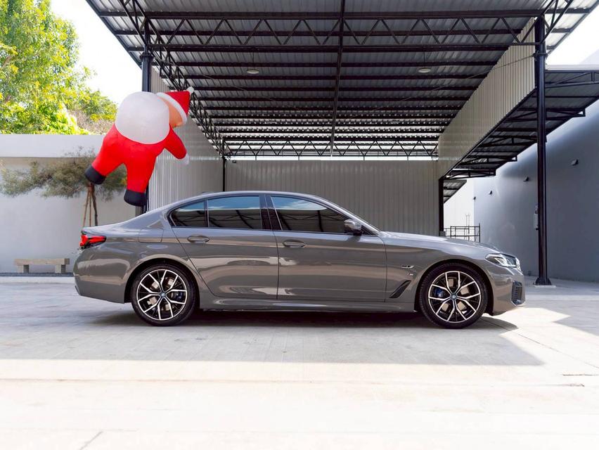 BMW 530e M Sport ปี 2022 *BSI 5 ปีหรือ 100,000 โล ถึง 18/3/2027*อะไหล่รับประกัน 5 ปี ไม่จำกัดระยะทาง