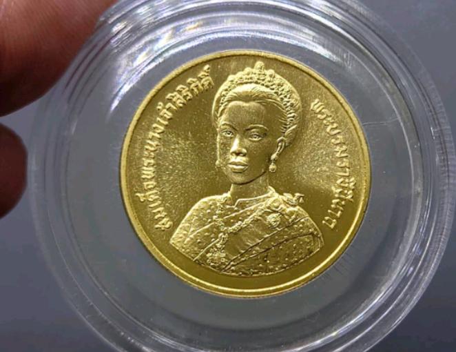 เหรียญที่ระลึกทองคำ 6000 บาท 2
