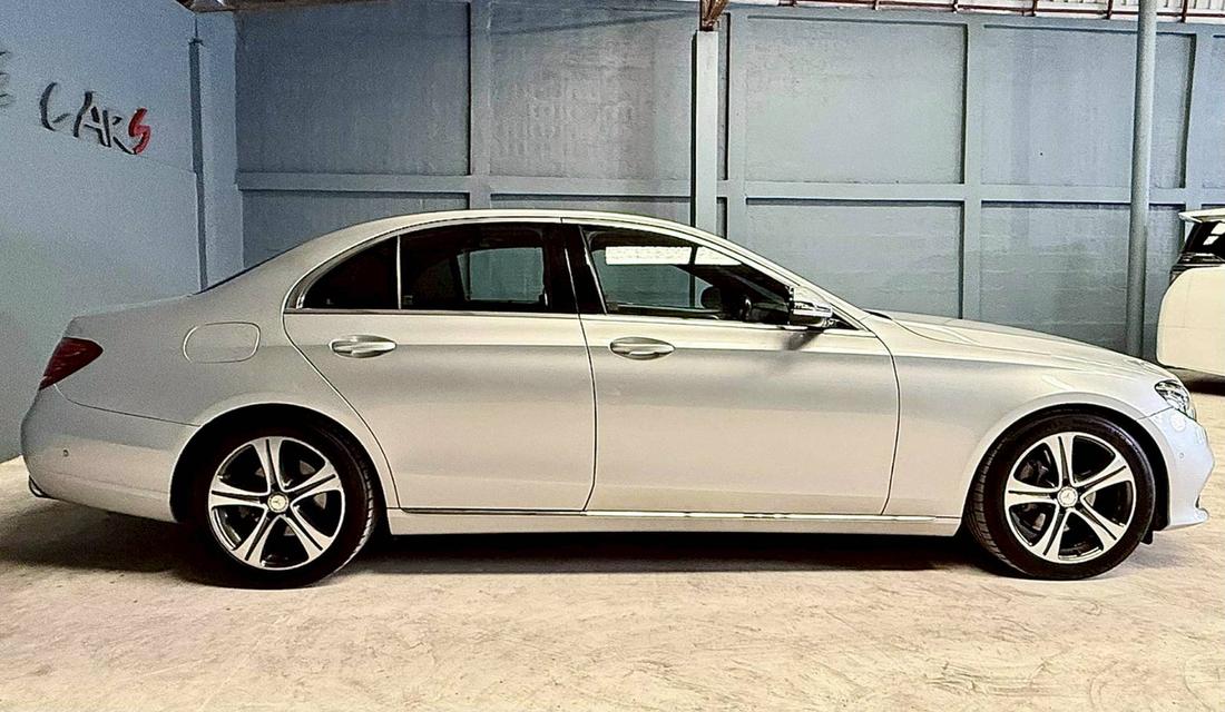 Mercedes-Benz E220d Avantgarde W213 ปี 2017